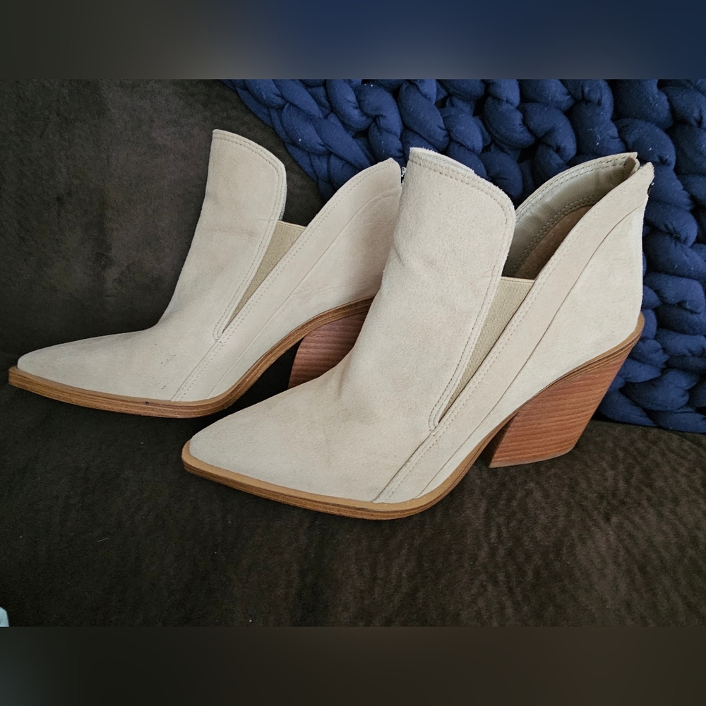 VINCE CAMUTO